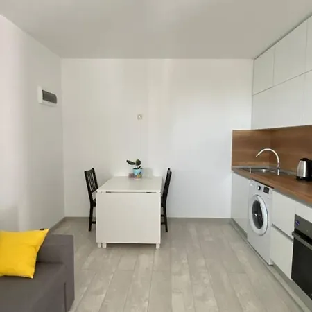 Lola Seaview Guest House. уютный домик в варне