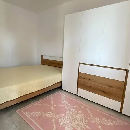 Lola Seaview Guest House. уютный домик в варне * Варна