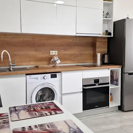 Lola Seaview Guest House. уютный домик в варне