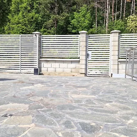 Lola Seaview Guest House. уютный домик в варне ヴィラ