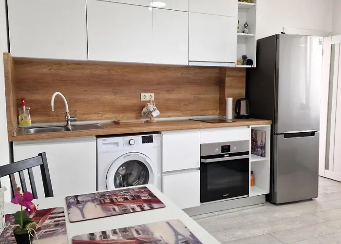 Lola Seaview Guest House. уютный домик в варне