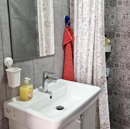 Lola Seaview Guest House. уютный домик в варне