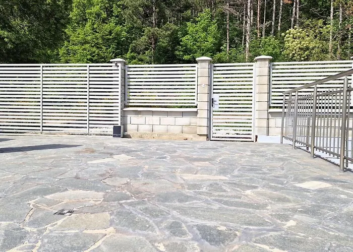 Lola Seaview Guest House. уютный домик в варне Villa