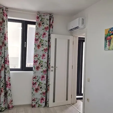 Lola Seaview Guest House. уютный домик в варне Βάρνα